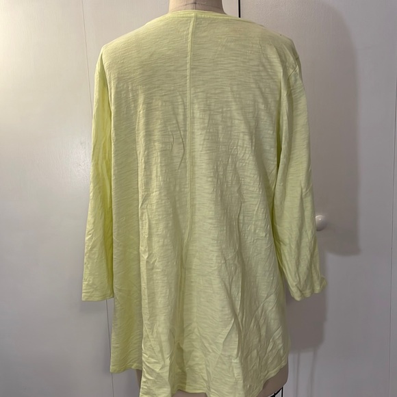 Chico’s yellow 3/4 sleeve v-neck the ultimate tee (size 3) - Picture 5 of 8